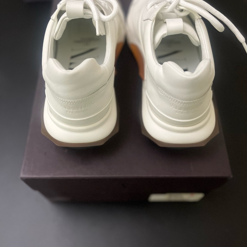 Valentino Garavani VLogo Bounce Sneaker - Picture 7 of 10